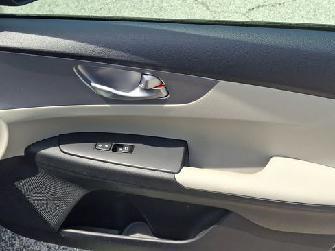 Used 2023 Kia Forte LXS w/ LXS Technology Package FWD image 12