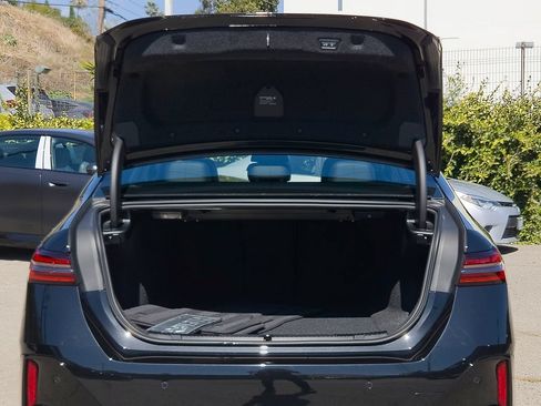 Used 2026 BMW i5 eDrive40 w/ M Sport Package RWD image 22
