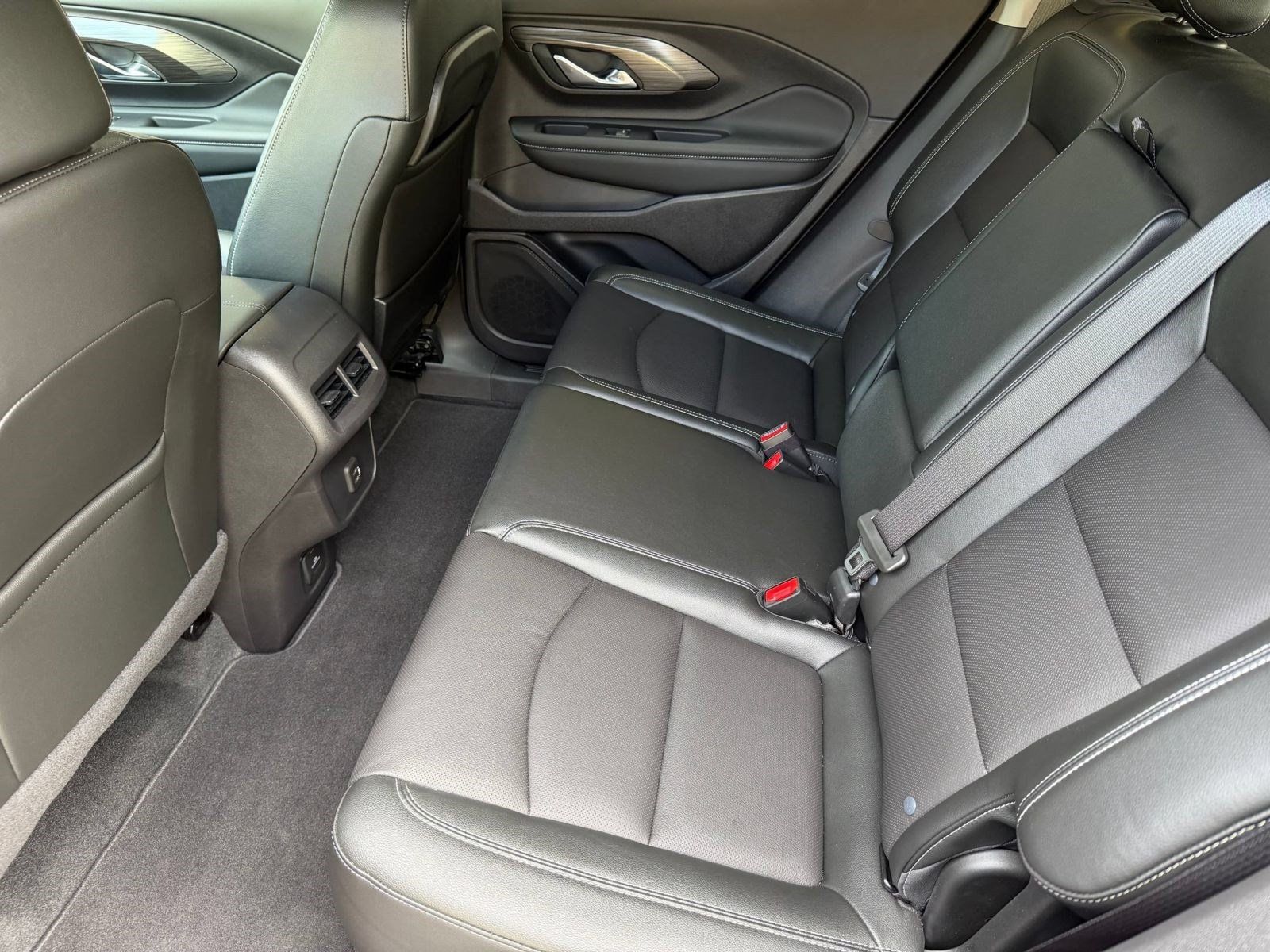 Used 2024 GMC Terrain SLT w/ Infotainment Package II AWD/4WD image 30