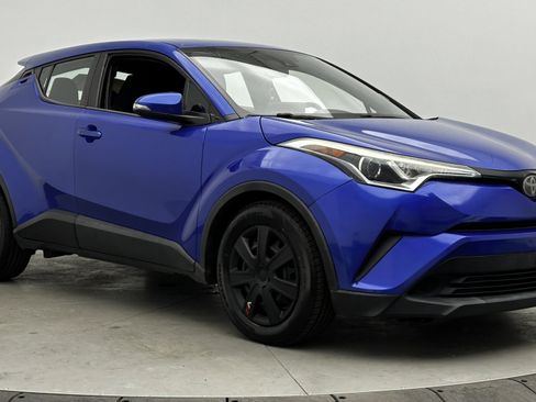 Used 2019 Toyota C-HR LE image 3