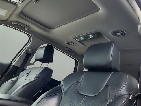 Used 2022 Kia Telluride EX w/ EX Premium Package image 16