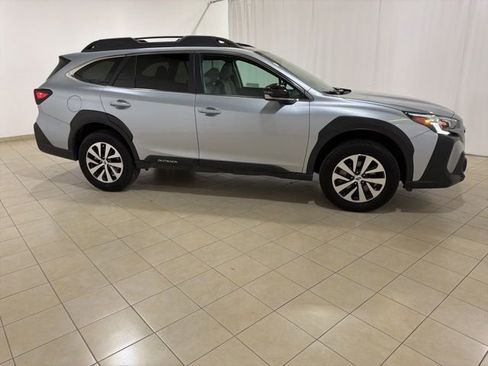 Used 2025 Subaru Outback Premium image 6