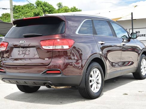 Used 2017 Kia Sorento FWD image 7