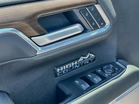 Used 2025 Chevrolet Silverado 1500 High Country AWD/4WD image 12