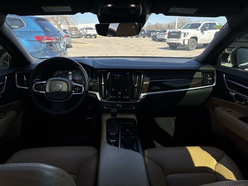 Used 2017 Volvo S90 T6 Momentum w/ Vision Package image 21