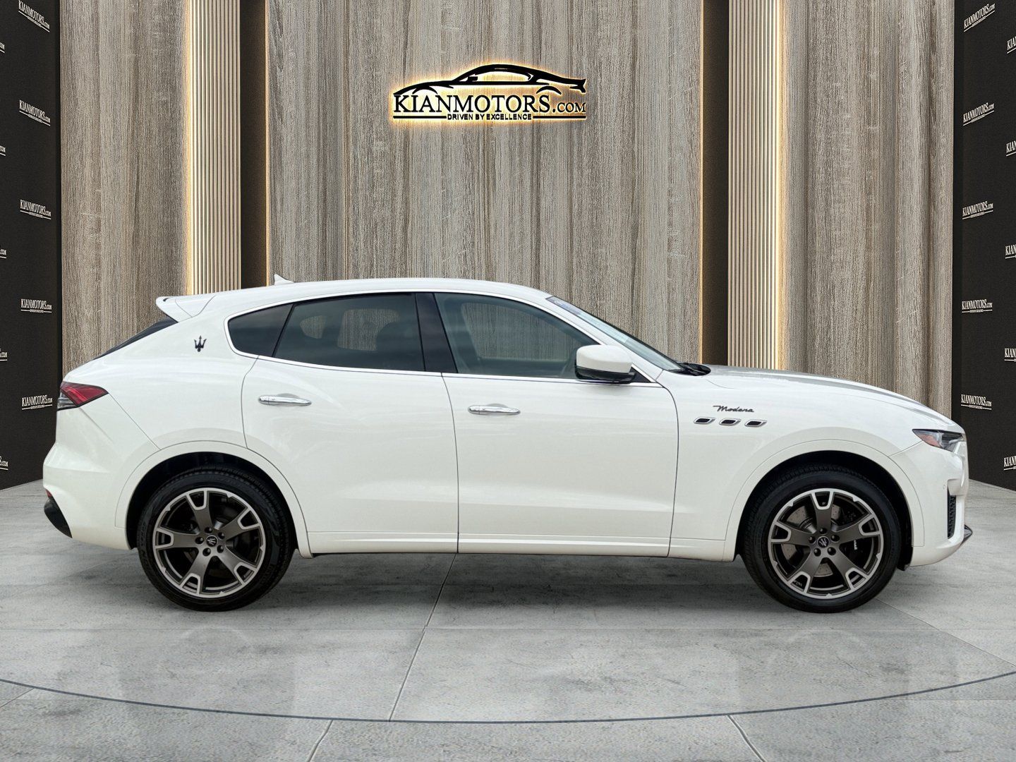Used 2023 Maserati Levante Modena AWD/4WD image 8