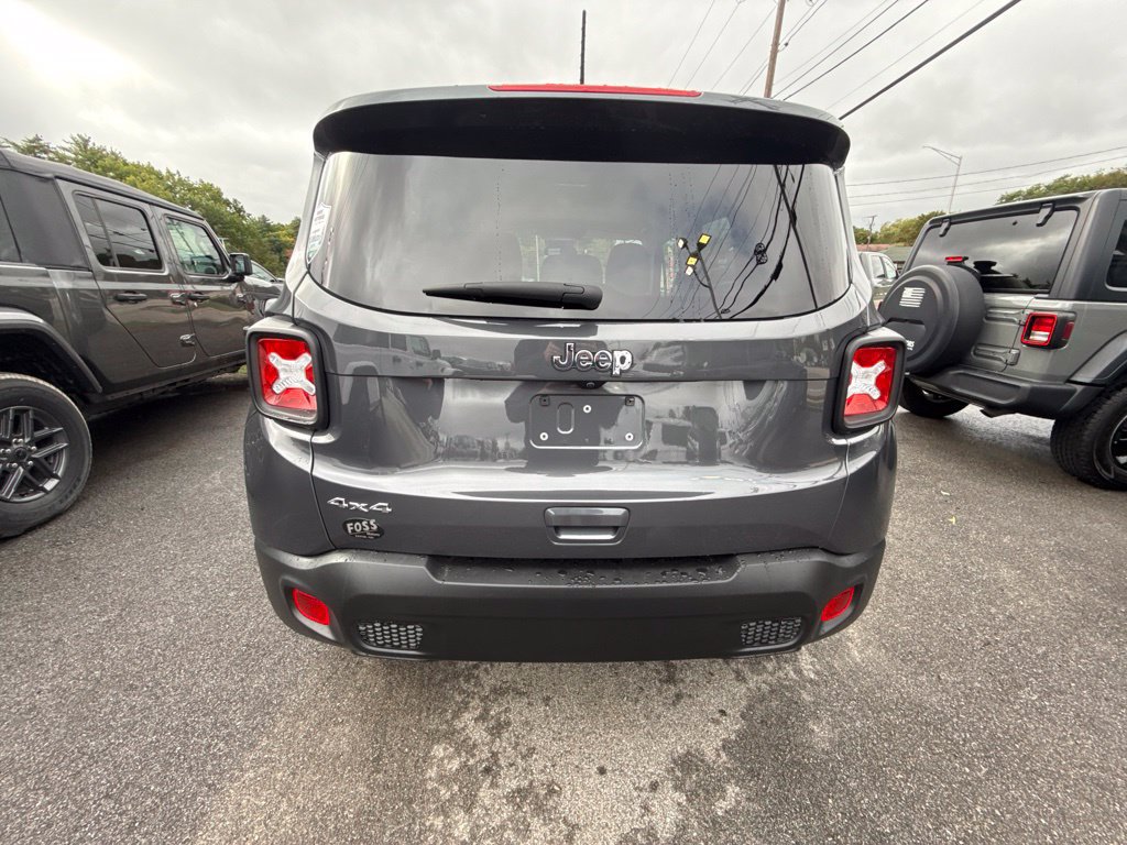 Certified 2023 Jeep Renegade Latitude AWD/4WD image 4