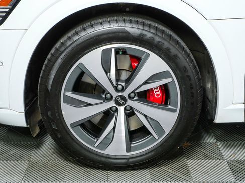 Used 2024 Audi Q8 e-tron Premium Plus AWD/4WD image 39