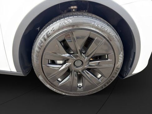 Used 2021 Tesla Model Y Long Range AWD/4WD image 24