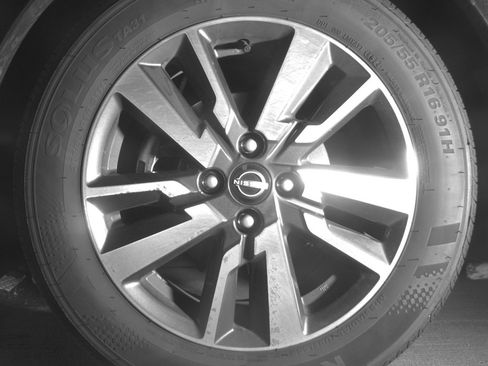 Used 2025 Nissan Versa SV image 12