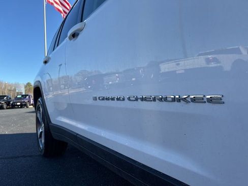 Used 2022 Jeep Grand Cherokee Limited 4xe image 8