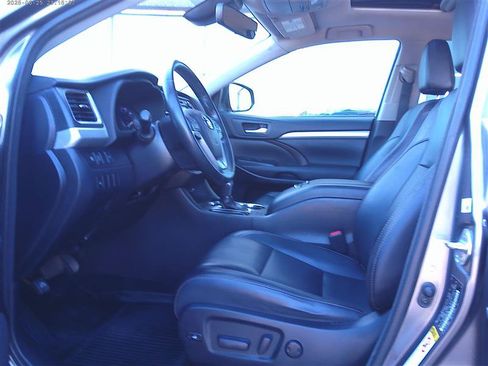 Used 2017 Toyota Highlander XLE w/ Protection Package #3 AWD/4WD image 5