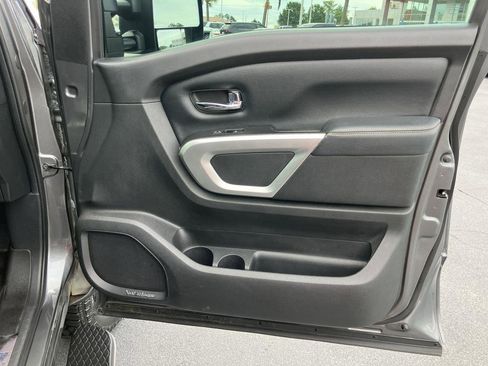 Used 2018 Nissan Titan SL w/ Chrome Package AWD/4WD image 34