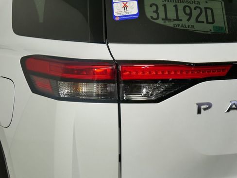 New 2025 Nissan Pathfinder Platinum image 13