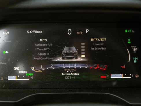 Used 2023 Jeep Grand Cherokee Trailhawk w/ Advanced Protech Group II AWD/4WD image 17