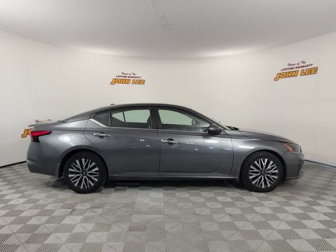 Used 2023 Nissan Altima 2.5 SV w/ SV Premium Package FWD image 7