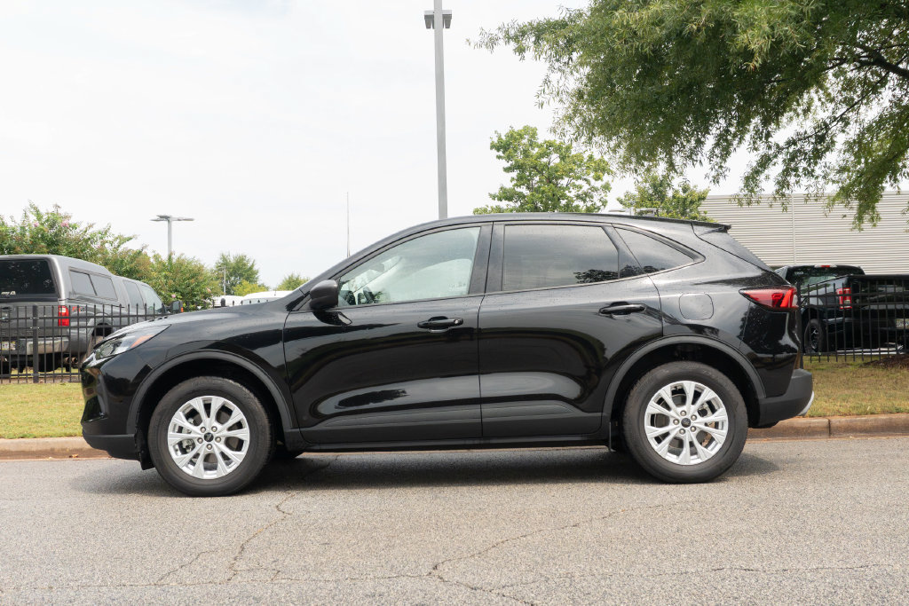 Used 2025 Ford Escape Active AWD/4WD image 13