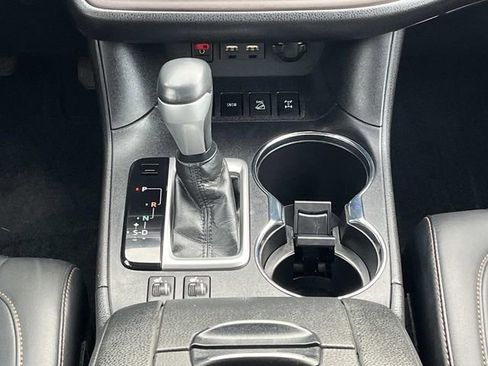 Used 2019 Toyota Highlander XLE w/ Carpet Mat Package (TMS) image 17