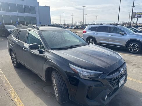 Used 2023 Subaru Outback Premium image 2