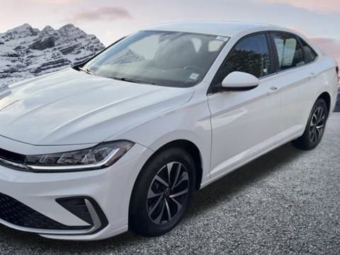Used 2025 Volkswagen Jetta S image 1