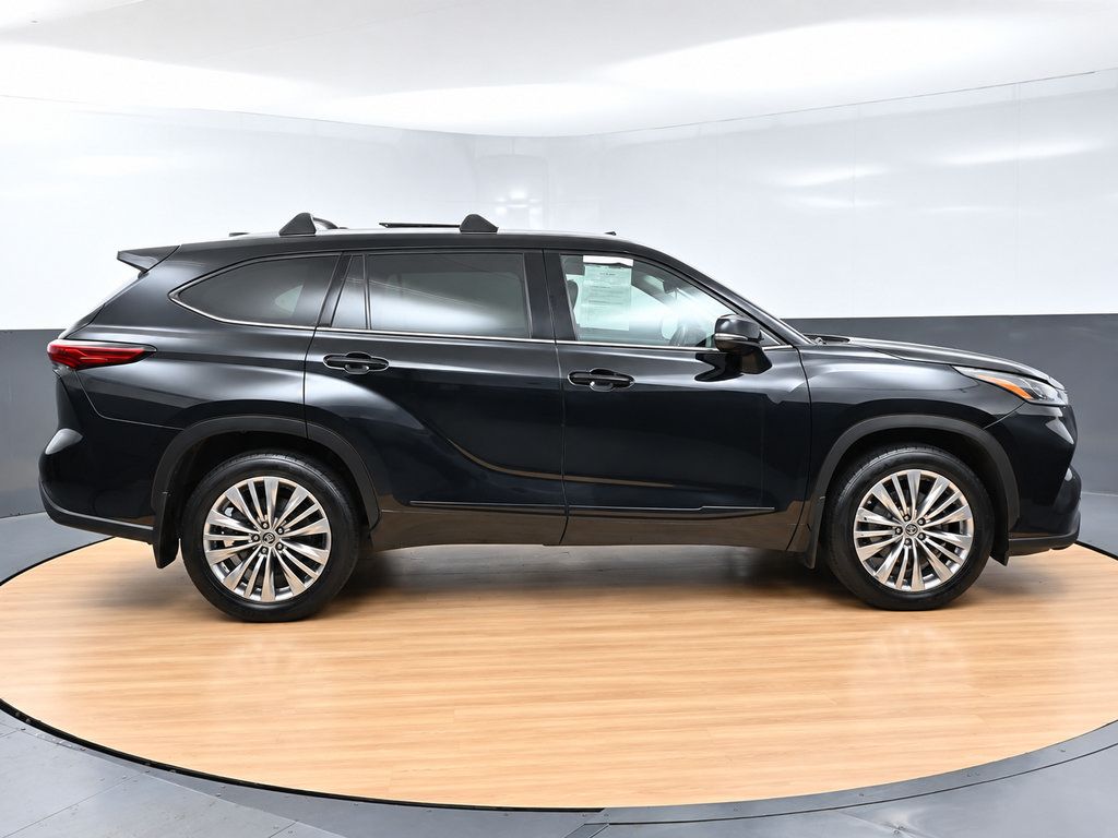 Used 2022 Toyota Highlander Platinum AWD/4WD image 3