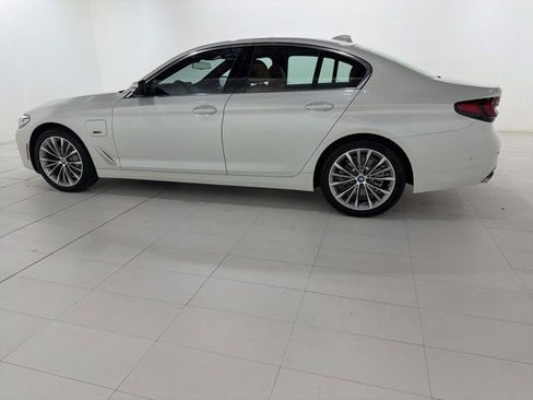 Used 2023 BMW 530e xDrive w/ Premium Package AWD/4WD image 2