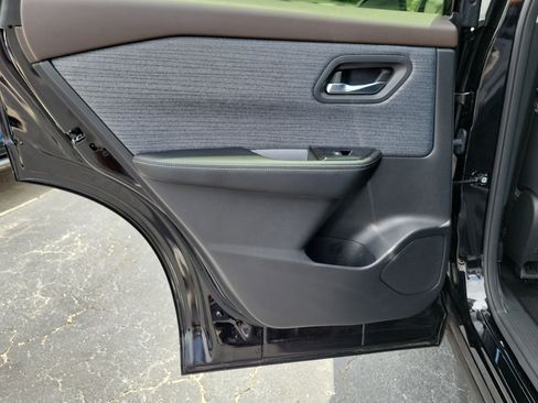 Used 2023 Nissan Rogue SV FWD image 10
