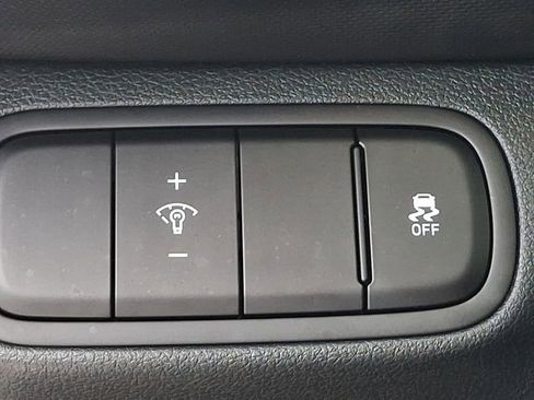 Used 2025 Hyundai Venue SEL FWD image 23