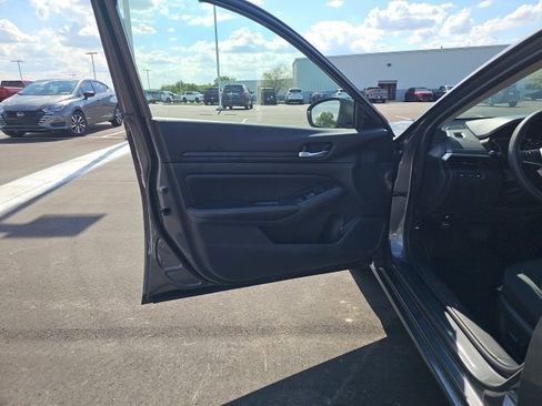 Used 2024 Nissan Altima 2.5 SV image 15