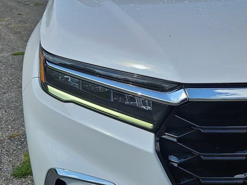 Used 2023 Honda Pilot Touring image 10