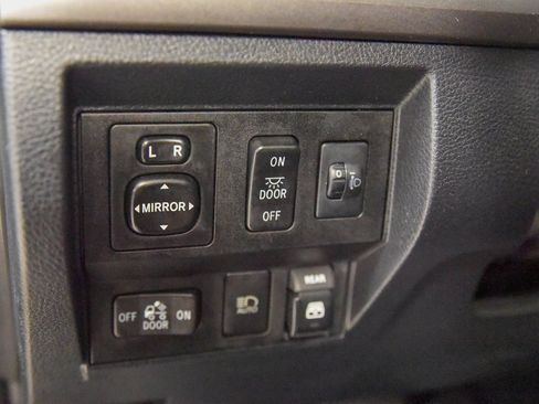 Used 2018 Toyota Tundra SR5 image 14