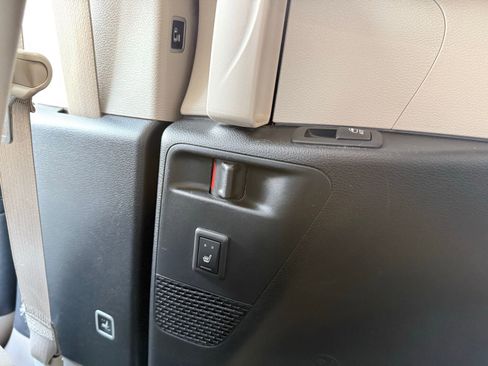 Used 2017 Chrysler Pacifica Touring-L Plus w/ Tire & Wheel Group image 40