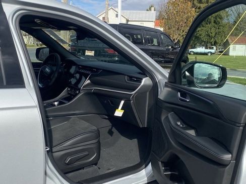 New 2025 Jeep Grand Cherokee L Altitude image 48