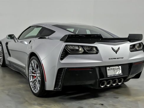 Used 2016 Chevrolet Corvette Z06 w/ 3LZ Preferred Equipment Group RWD image 10