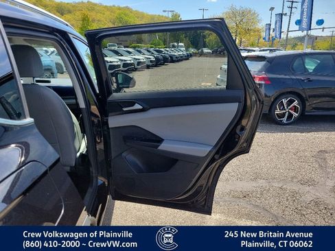 Certified 2022 Volkswagen Taos SE FWD image 44