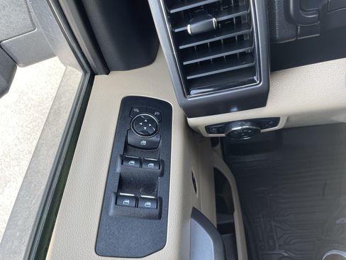 Used 2019 Ford F150 XLT w/ Equipment Group 302A Luxury AWD/4WD image 28