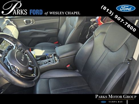 Used 2022 Kia Sorento EX w/ Panoramic Sunroof Package image 4