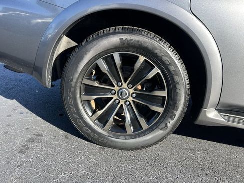 Used 2017 Nissan Armada Platinum image 7