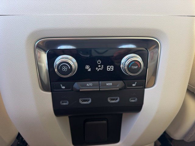 Used 2024 GMC Yukon Denali w/ Advanced Technology Package AWD/4WD image 26