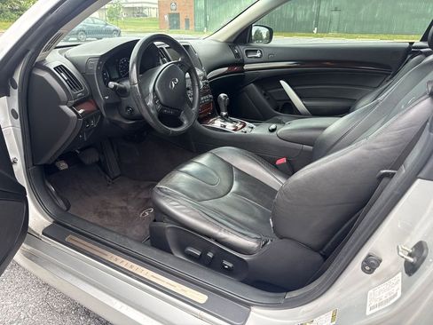 Used 2010 INFINITI G37 Convertible w/ Premium Pkg RWD image 13