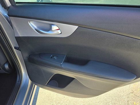 Used 2023 Kia Forte LXS w/ LXS Technology Package image 13