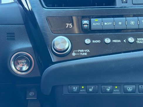 Used 2024 Lexus ES 350 Ultra Luxury w/ Accessory Package (Z2) image 35