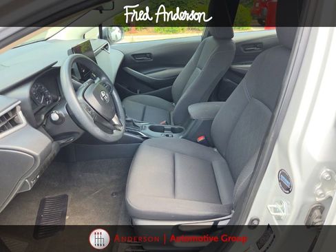 Used 2024 Toyota Corolla LE FWD image 2