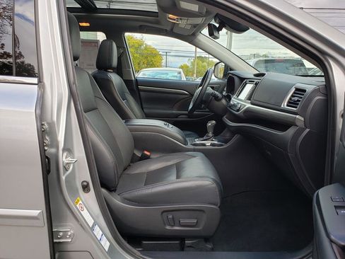 Used 2018 Toyota Highlander Limited Platinum image 18