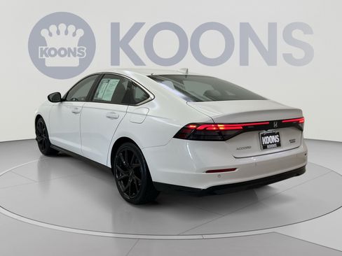 Used 2024 Honda Accord Touring image 7