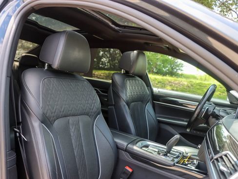 Used 2019 BMW 750i w/ Executive Package RWD image 22