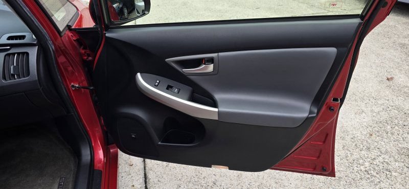Used 2014 Toyota Prius Four FWD image 17