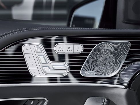 Used 2024 Mercedes-Benz GLS 63 AMG 4MATIC image 33