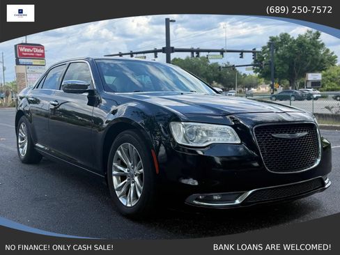 Used 2015 Chrysler 300 C RWD image 3