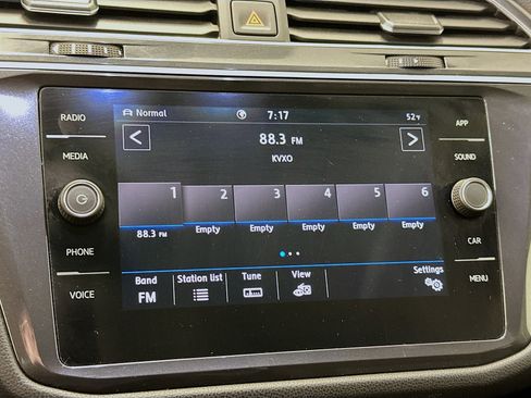 Used 2020 Volkswagen Tiguan SE w/ Panoramic Sunroof Package image 21